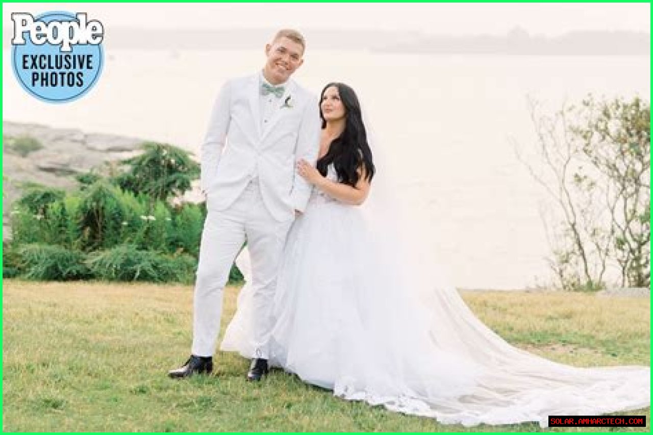 Is Elizabeth Rowe Trans? Married To Husband Cody Daniel